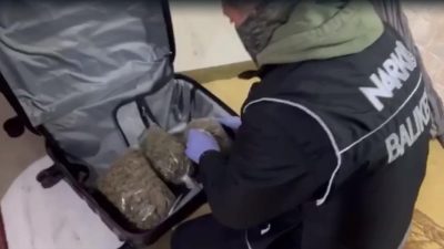 Balıkesir’de polis ekipleri bir adrese yönelik gerçekleştirdikleri operasyonda 2 kilo