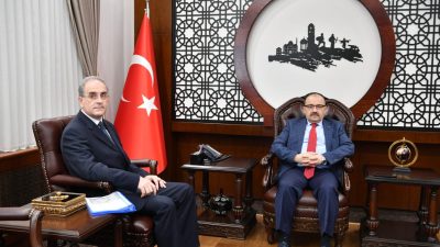BANÜ Rektörü Prof. Dr. İsmail Boz, Balıkesir Valisi İsmail Ustaoğlu’nu