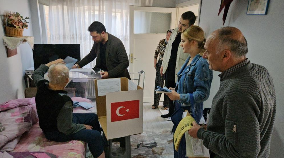 Türkiye genelinde olduğu gibi Balıkesir’in Sındırgı ilçesinde kurulan 123 sandıkta,