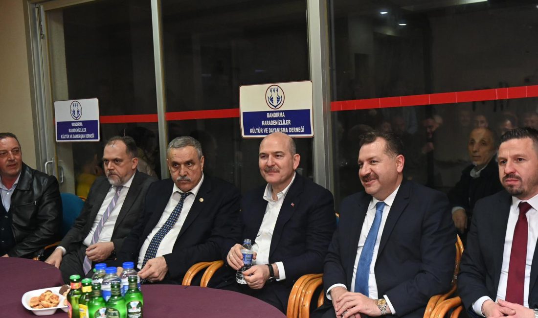 Süleyman Soylu Bandırma Karadenizliler Derneği’ni ziyaret etti AK Parti İstanbul Milletvekili Eski İçişleri Bakanı Süleyman Soylu, AK