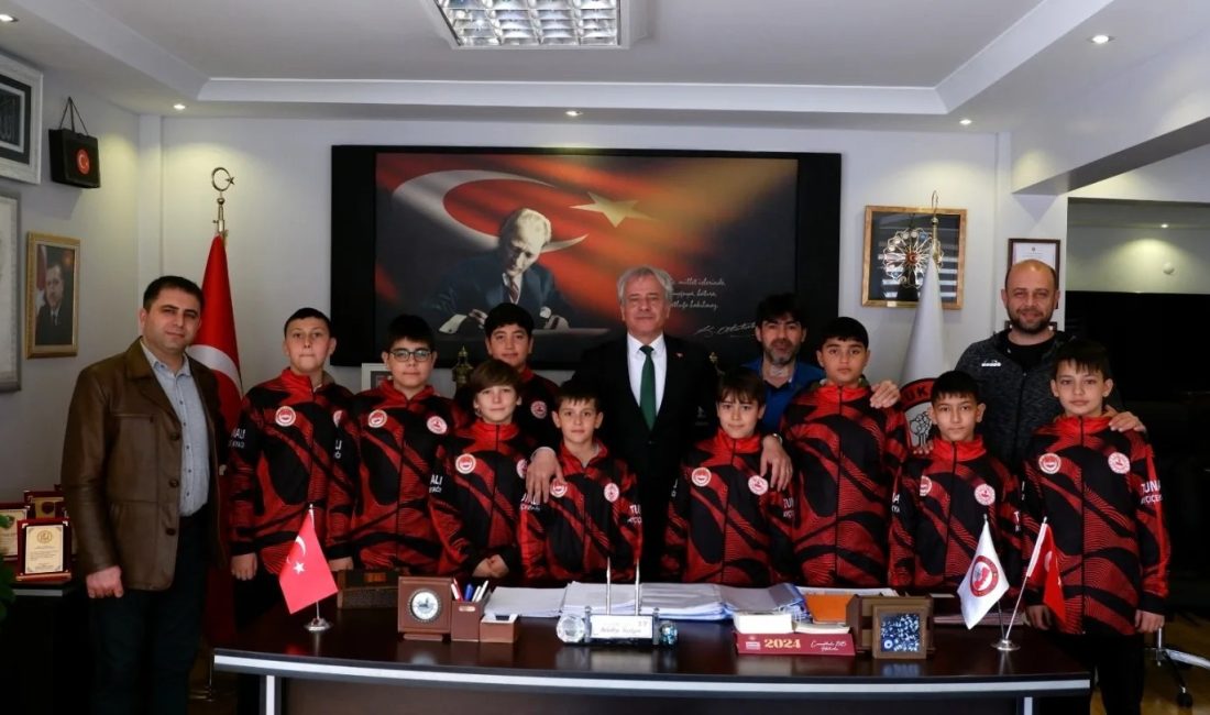 Susurluk’un başarılı takımı Güney’i ziyaret etti İzmir Bölge Şampiyonu olarak ilk 32 takım arasına giren Susurluk