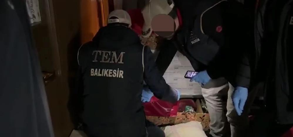 Balıkesir polisi, terör örgütü DEAŞ’a yönelik operasyon çerçevesinde yabancı uyruklu