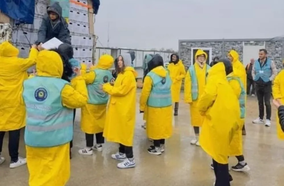 Uzağı yakın edip Manyas’la Elbistan arasında gönülleri birleştirdiler Manyas Anadolu Lisesi öğrenci ve öğretmenleri tarafından başlatılan ‘Manyas’tan Elbistan’a