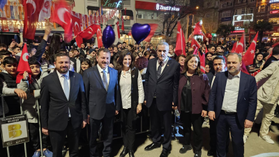 Gençlik festivali kapsamında düzenlenen konserde Büyükşehir Belediye Başkanı Yücel Yılmaz,