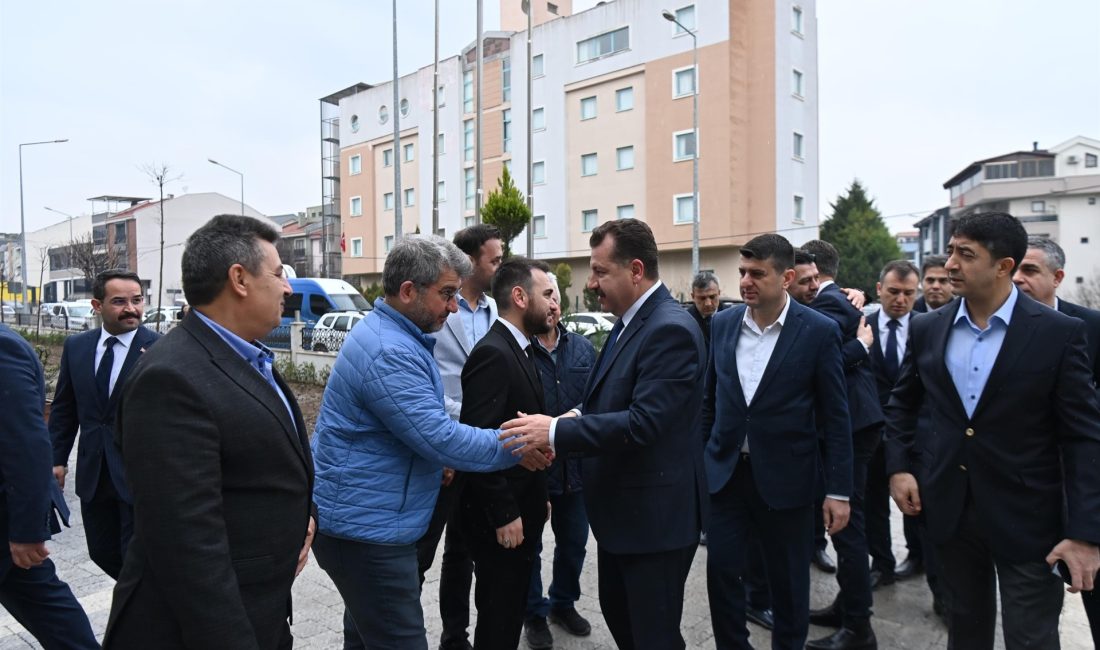 Balıkesir Büyükşehir Belediye Başkanı Yücel Yılmaz, sağlık çalışanları için toplu