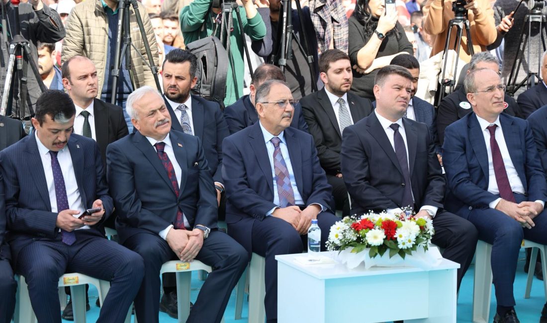 Aksaray Belediyesi’nin kentsel dönüşüm projesinin temel atma törenine katılan Çevre,