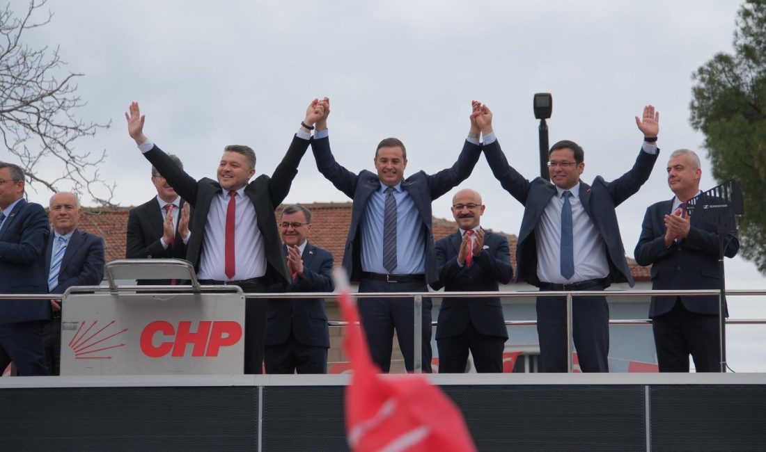 CHP Balıkesir Büyükşehir Belediye Başkan Adayı Ahmet Akın, Balıkesir’de mevcut