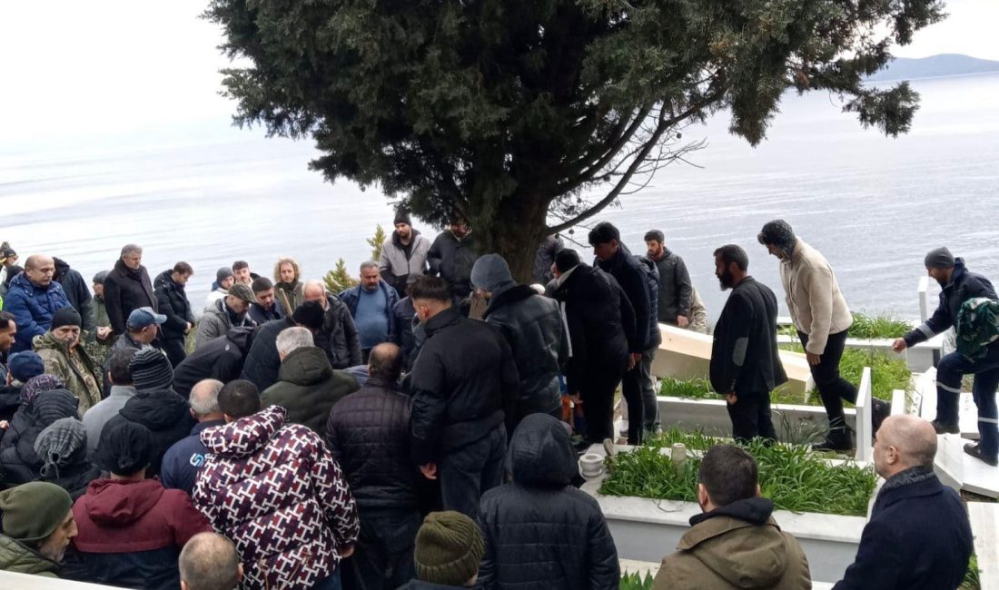 Hayatını kaybettiği Marmara Denizi’nin kıyısına defnedildi Karacabey’de İmralı Adası açıklarında batan Batuhan A. isimli kuru yük
