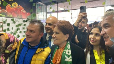 Gönen’de gelen İYİ Parti Genel Başkanı Meral Akşener, esnaf ziyaretleri
