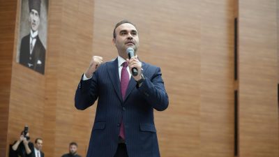 Sanayi ve Teknoloji Bakanı Fatih Mehmet Kaçır, Balıkesir Üniversitesi’nde öğrencilerle