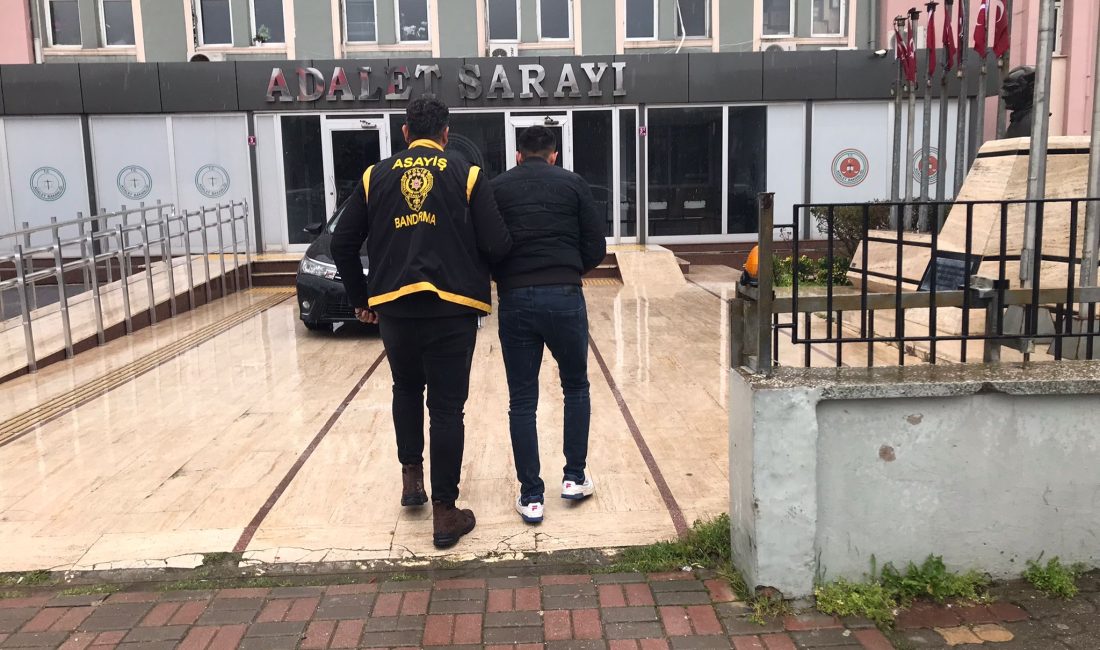 Bandırma’da işyerine kurşun yağdıran saldırgan yakalandı Bandırma’da salı akşam saatlerinde bir iş yerine silahlı saldırı düzenleyen