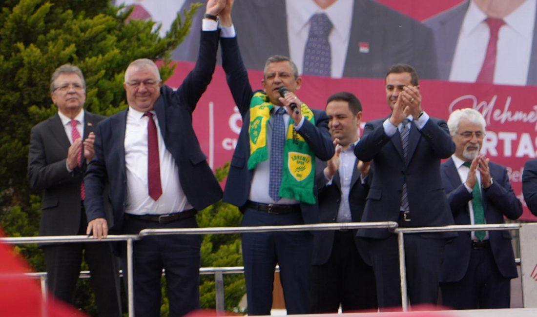 CHP Genel Başkanı Özgür Özel belediye başkan adayları için destek istedi CHP Genel Başkanı Özgür Özel, Balıkesir’in Edremit ilçesindeki Şehit Hamdi