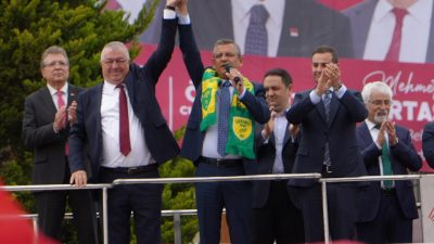 CHP Genel Başkanı Özgür Özel, Balıkesir’in Edremit ilçesindeki Şehit Hamdi