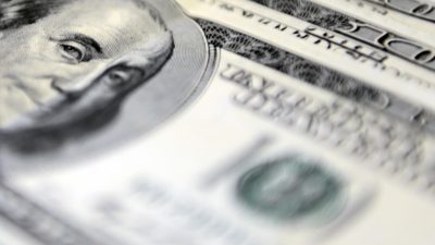 Dolar 31,8300 liradan, euro ise 34,6990 liradan güne başladı.İstanbul Kapalıçarşı’da