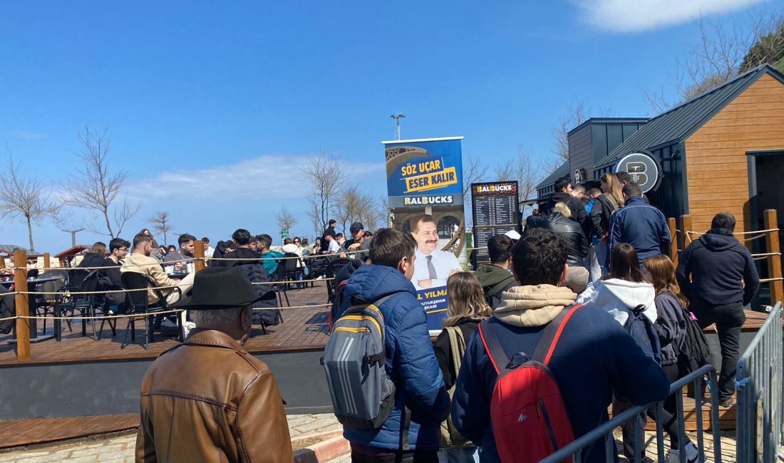 Bandırma’da kısa sıra önce açılan Balbucks’a vatandaşlar akın etti. Kısa