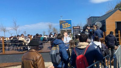 Bandırma’da kısa sıra önce açılan Balbucks’a vatandaşlar akın etti. Kısa