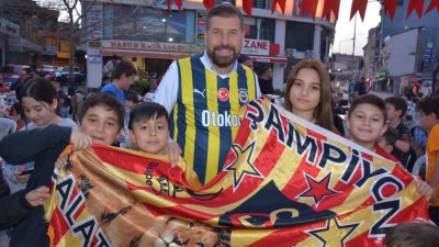 Sındırgı’da Galatasaraylı taraftarlar bu yıl da iftar geleneği bozmadı. Pandemi