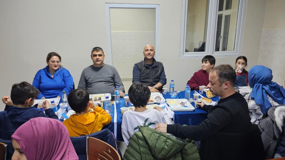 Bandırma Koyunculuk Araştırma Müdürlüğü, iftar programını düzenledi. Kurum çalışanları ve