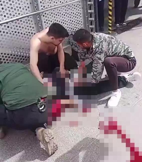  İzmir’in Konak ilçesinde, metro girişinde meydana gelen silahlı saldırıda 1