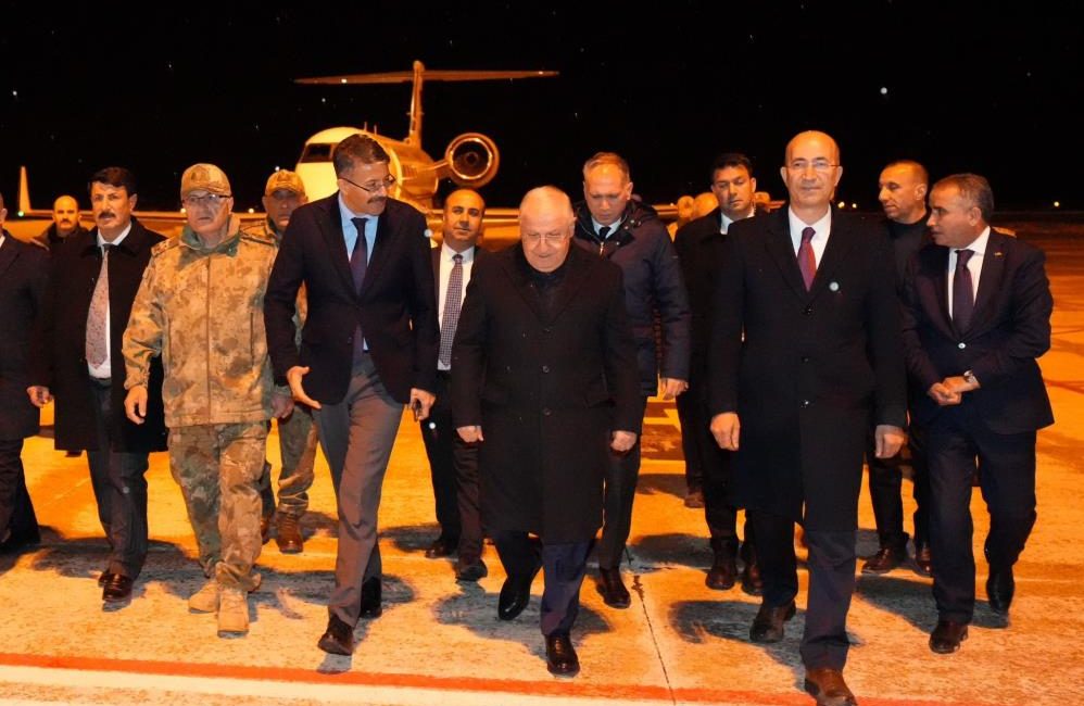 Milli Savunma Bakanı Yaşar Güler, Irak’ta gerçekleştirilen zirvenin ardından Hakkari’de