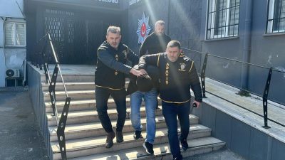 Bursa’da bir kuyumcudan 3.5 milyon lira değerinde altın çalan zanlılar,