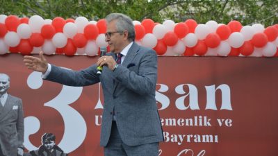 23 Nisan Ulusal Egemenlik ve Çocuk Bayramı dolayısıyla Cumhuriyet Meydanı’nda
