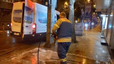 Bandırma Belediyesi ekipleri tarafından Ramazan Bayramı öncesi cadde ve sokaklar