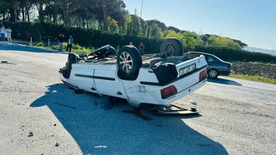 Gönen’de meydana gelen trafik kazasında aynı otomobilin içindeki 4 kişi