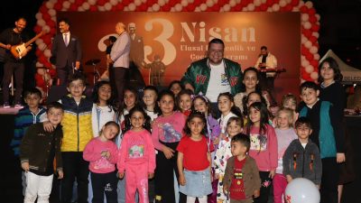 Balıkesir Büyükşehir Belediye Konservatuvarı tarafından Bandırma’da 23 Nisan Konseri gerçekleştirildi.
