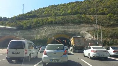 Kuzey Marmara Otoyolu Düzce mevki İstanbul istikametinde meydana gelen kaza