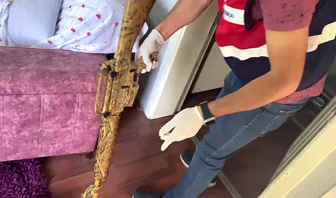 Edremit’te jandarmadan kaçak hayvan ticareti yapılan çiftliğe operasyon Edremit’te jandarma, kaçak olarak hayvan ticareti yapıldığı istihbaratı üzerine düzenlediği