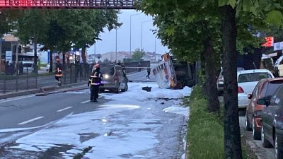 Kocaeli’nin Gölcük ilçesi D-130 Karayolu’nda seyir halinde olan benzin yüklü