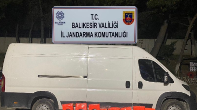 Edremit’te jandarma tarafından yapılan operasyonda 33 düzensiz göçmen ve bir