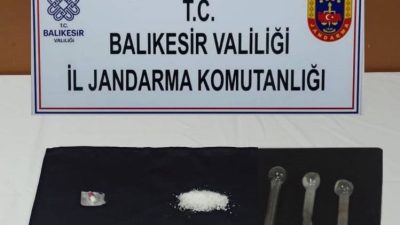Balıkesir’de jandarma ekipleri tarafından 3 ilçede gerçekleştirilen uyuşturucu operasyonunda 7
