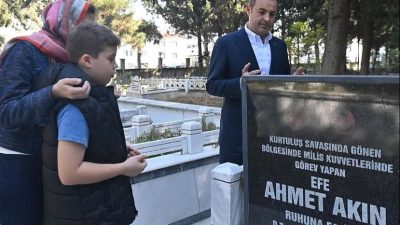 Ramazan Bayramı’nda Balıkesir Büyükşehir Belediye Başkanı Ahmet Akın, eşi ile