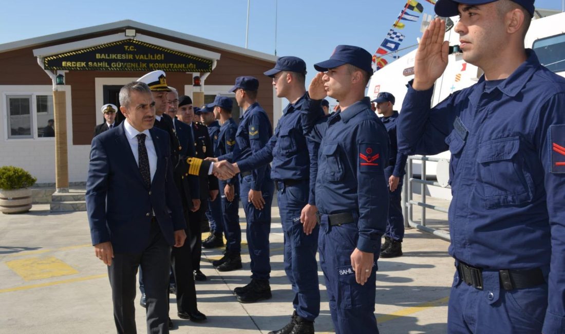 Erdek’te bayramda görevli personel yalnız bırakılmadı Erdek Kaymakamı, Ramazan Bayramı’nda Erdek’te kurumlarda görevi başında olan personelleri