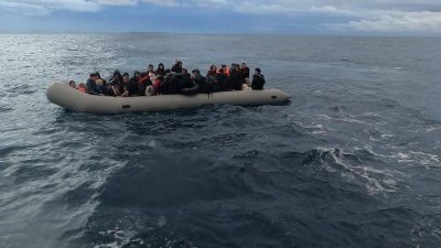 Yunanistan’ın Midilli (Lesvos) Adasına yasadışı yollardan geçmek isteyen 25’i çocuk