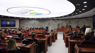 Balıkesir Büyükşehir Belediye Başkanı Ahmet Akın, görevi devraldıktan hemen sonra