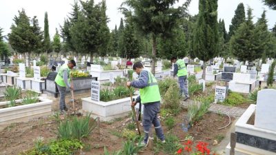  Burhaniye Belediyesi, yaklaşan Ramazan Bayramı dolayısıyla ilçede bulunan tüm mezarlıklarda
