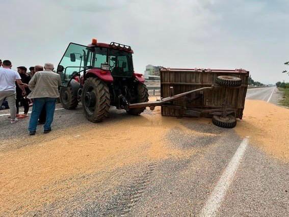 Gönen’de trafik kazası: 1 kişi yaralandı Gönen’de bir traktör ve kamyonetin karıştığı trafik kazasında 1 kişi