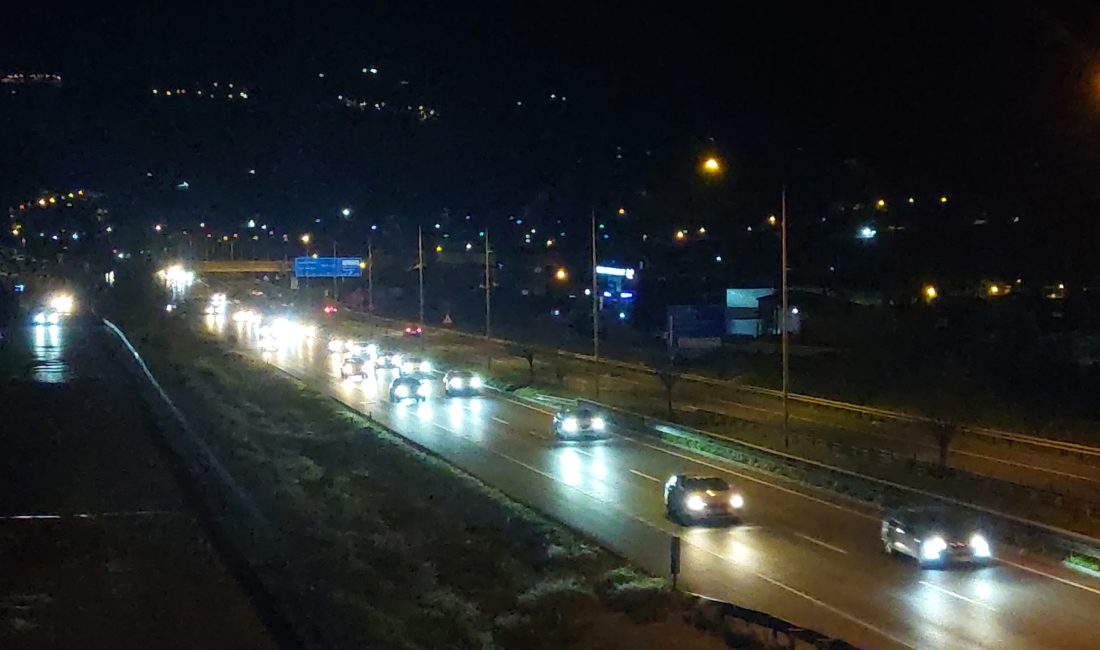 İstanbulluları yoğun bir gece bekliyor: Akın akın dönüyorlar Ramazan Bayramı tatilinin 7. gününde tatilcilerin Tekirdağ-İstanbul yolunda dönüş yolculuğu