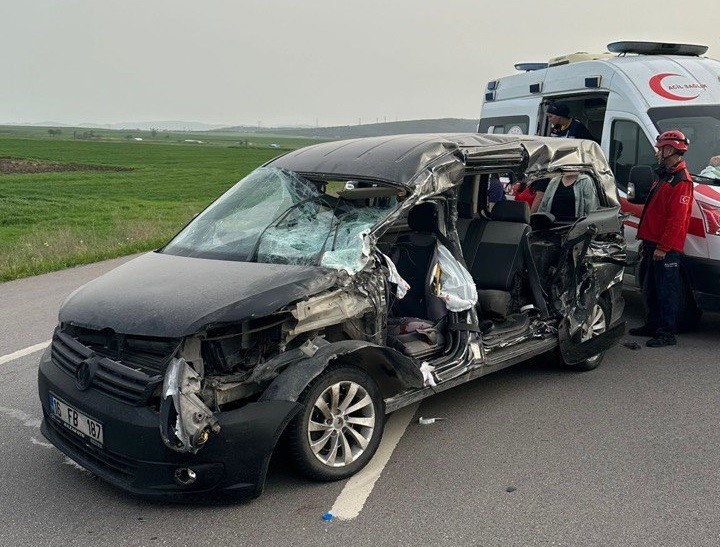 Gönen’de meydana gelen trafik kazasında 1 kişi hayatını kaybederken, 3