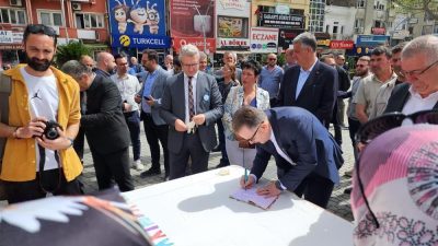  Edremit Kaymakamı Ahmet Odabaş, Otizm Farkındalık Günü dahilinde Edremit İlçe