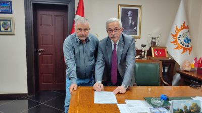Erdekli vatandaşların kıyafetlerini bağışlaması amacıyla “Kızılay Kıyafet Bağış Kutusu” cadde