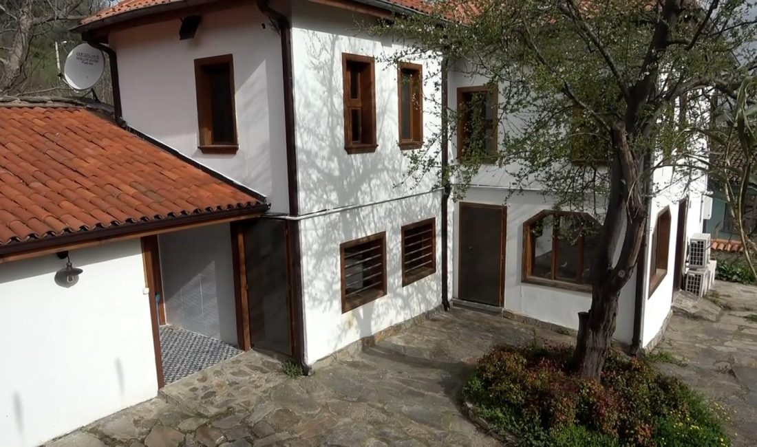 Türkiye’de bu evlerin örneği yok Bursa’da Nilüfer Belediyesi’ne ait iki yazı evinin Türkiye’de başka örneği