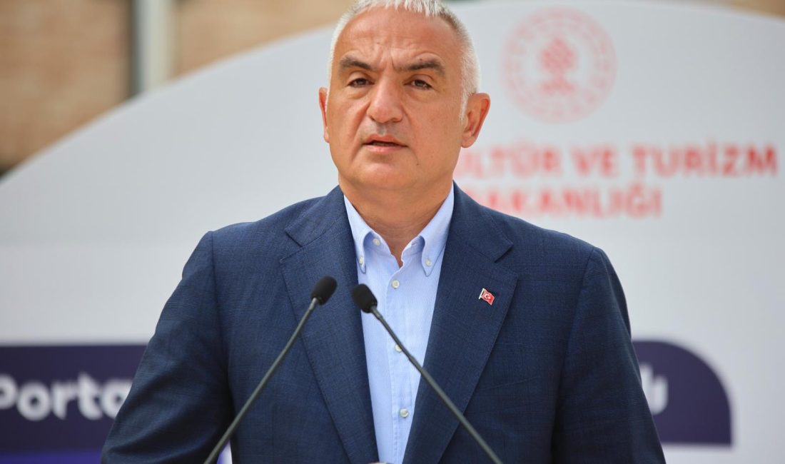 Bakan Ersoy: “Adana’da bin, Türkiye geneli 40 bin sanatçı katılacak” Kültür ve Turizm Bakanı Mehmet Nuri Ersoy, Türkiye Kültür Yolu