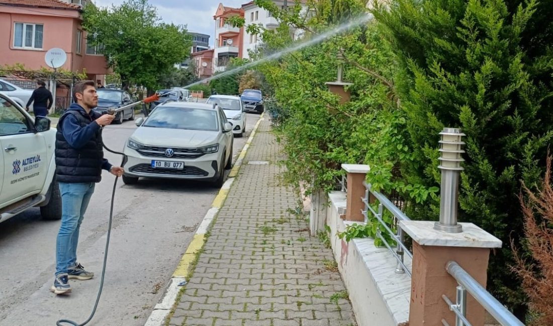 Altıeylül temizlik ekipleri bayramda görev başında Altıeylül Belediyesi Temizlik İşleri Müdürlüğü ekipleri vatandaşların daha temiz ve