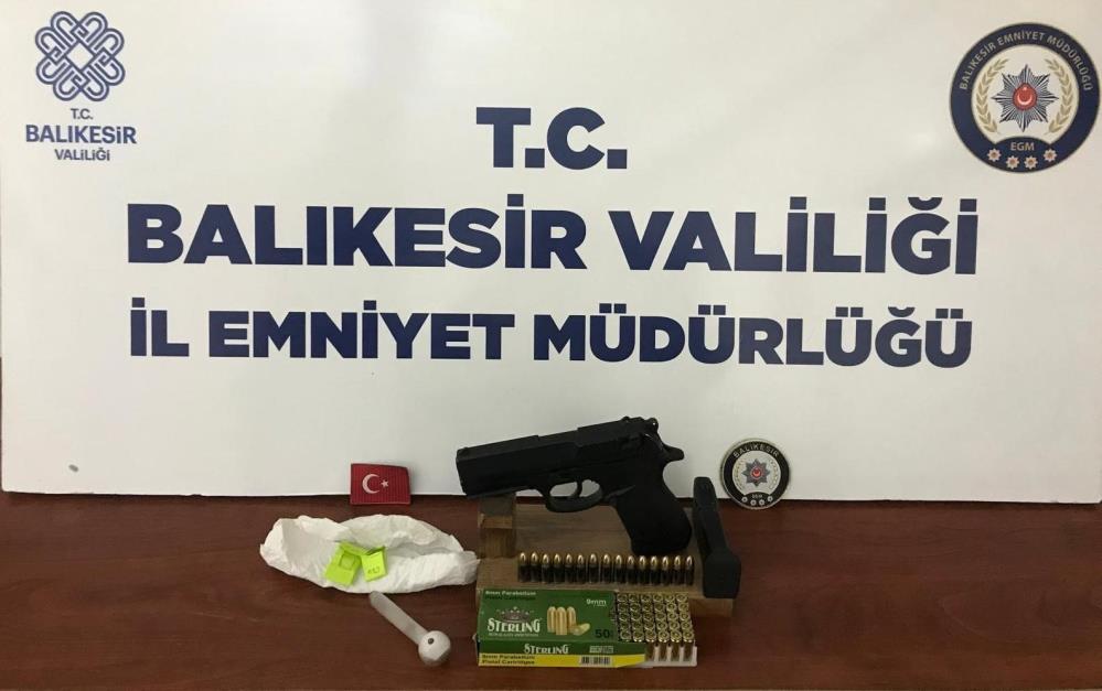 Bandırma’da suça geçit yok Bandırma İlçe Emniyet Müdürlüğü ekipleri, kentin çeşitli bölgelerinde yapılan uygulamalarda