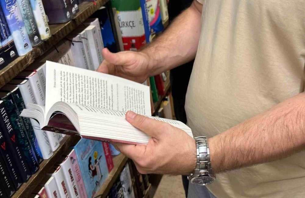 Uzmanı açıkladı: Doğru kitapları okumak depresyon ve anksiyeteyi iyileştiriyor Dünya çapında 300 milyondan fazla insanı etkileyen ve her yıl