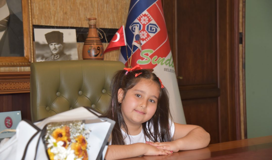 23 Nisan Ulusal Egemenlik ve Çocuk Bayramının 104.yılı törenlerle kutlandı.